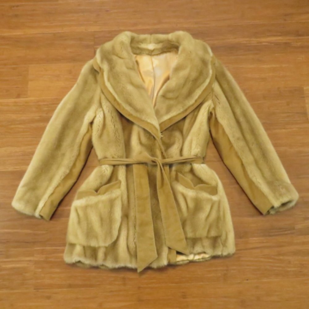 Womens 1970s Faux Fur Coat Tan Size Small Belted